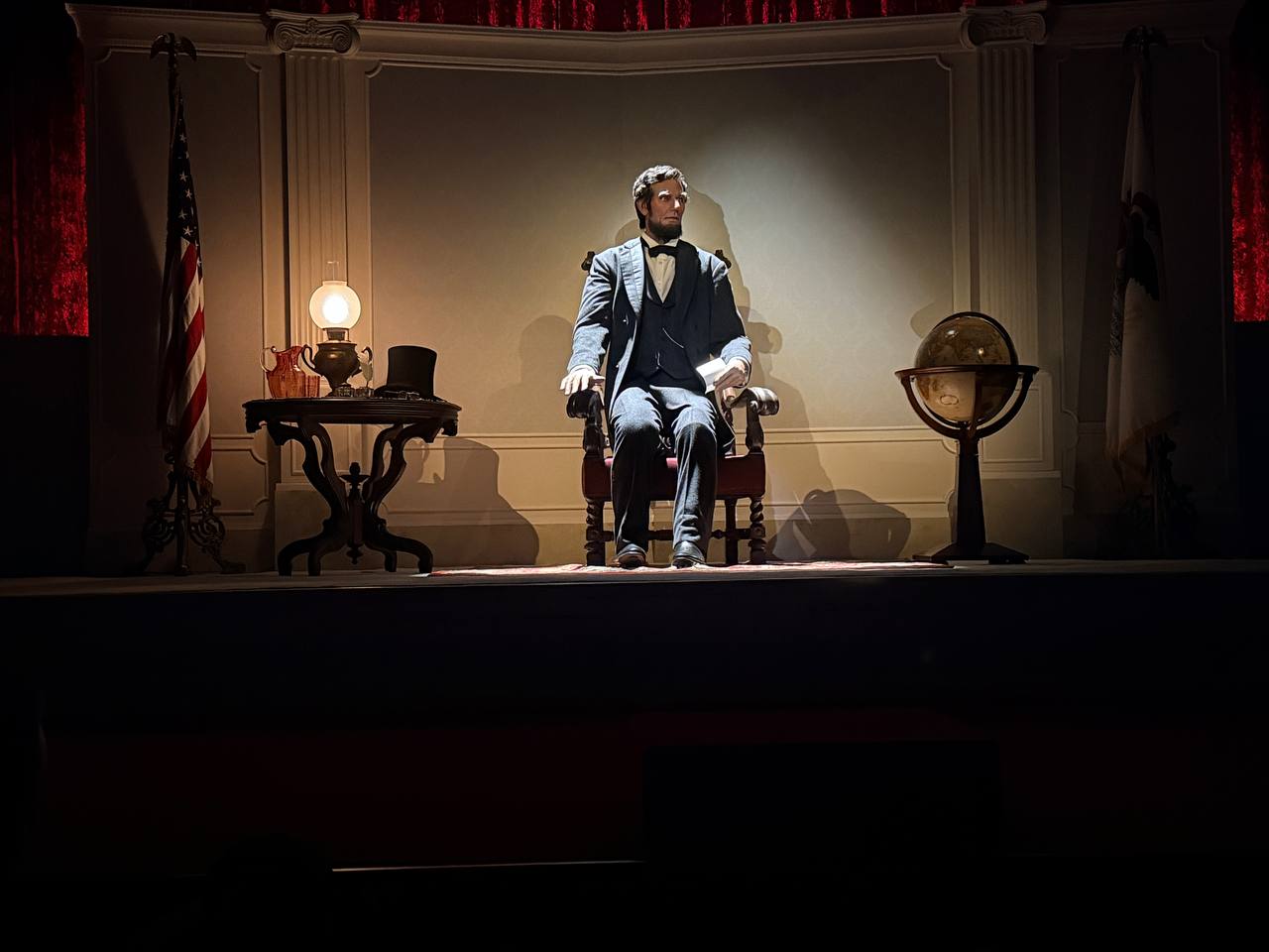 Great Moments with Mr. Lincoln stage with Abraham Lincoln seated
